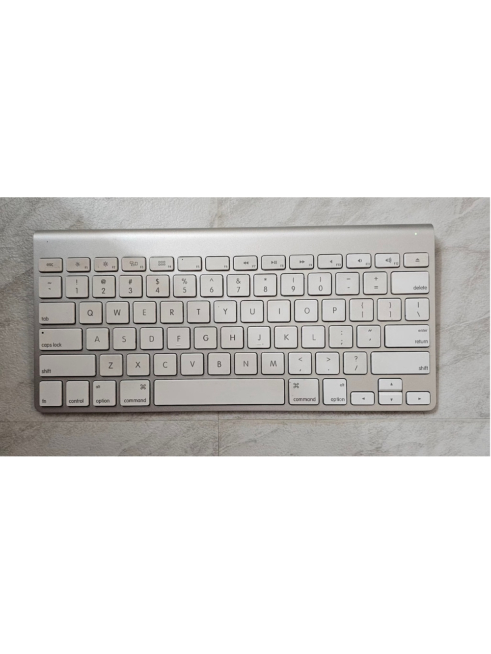 Apple A1314 Wireless Bluetooth Keyboard Aluminum Silver White Mac Tested